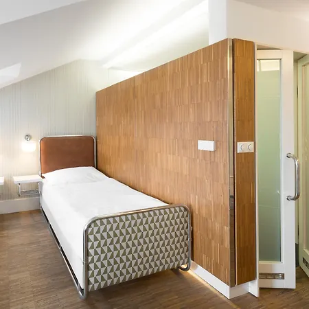 Hotel Three Crowns 3*