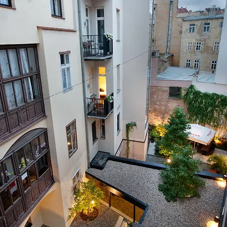 Three Crowns 3* Prague