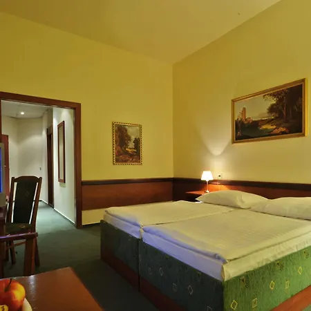 Hotel Three Crowns 3*