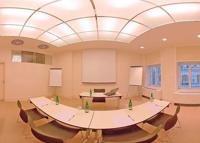 Hotel Three Crowns 3*