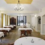 Hotel Three Crowns