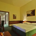 Otel Three Crowns 3*