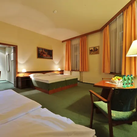 Three Crowns Hotell