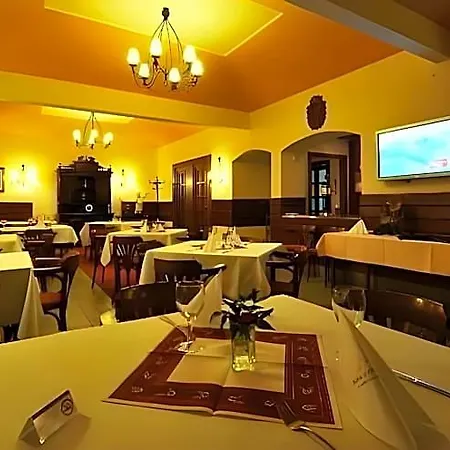 Three Crowns Hotel 3*