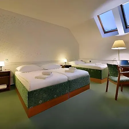 Three Crowns Hotel 3*