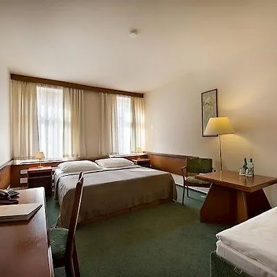 Three Crowns Hotel