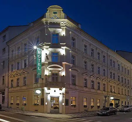 Three Crowns Hotel 3*