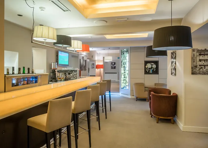 Three Crowns Hotel 3*