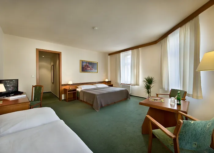 Hotel Three Crowns 3*