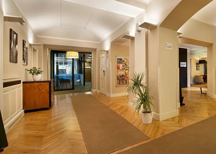 Three Crowns 3* Prague