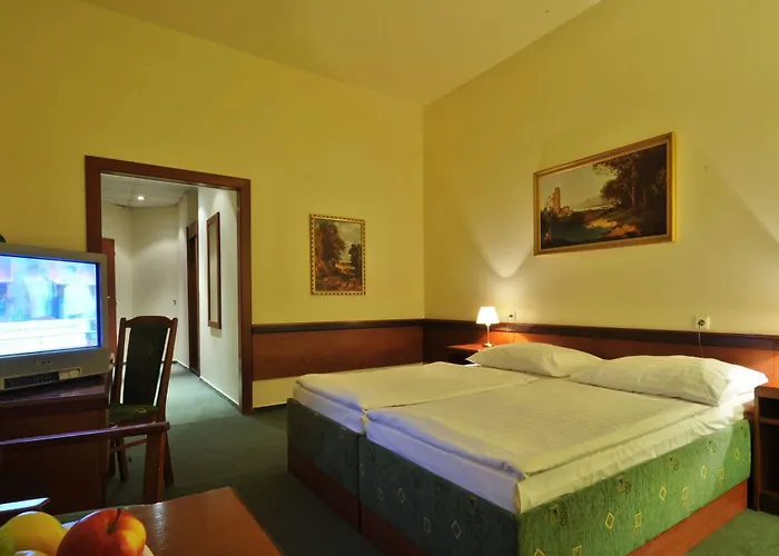 Hotel Three Crowns 3*