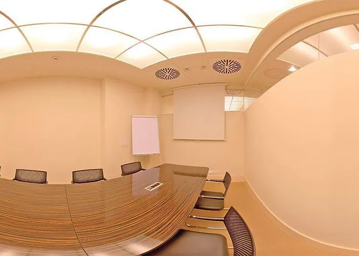 Three Crowns Hotell 3*